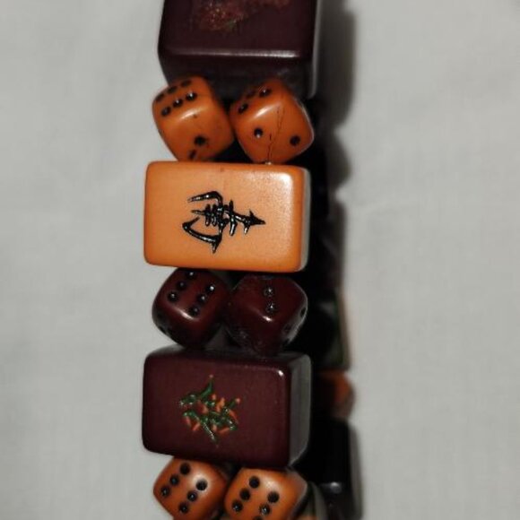 Vintage Bakelite Mahjong tile and dice stretch bracelet - Picture 3 of 5
